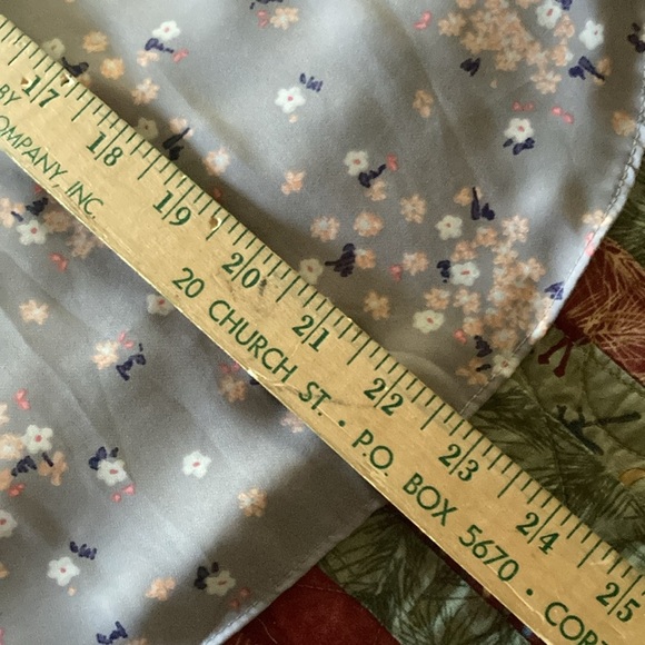 Lauren Conrad peasant style top gray floral lightweight flowy women’s small - Picture 8 of 8